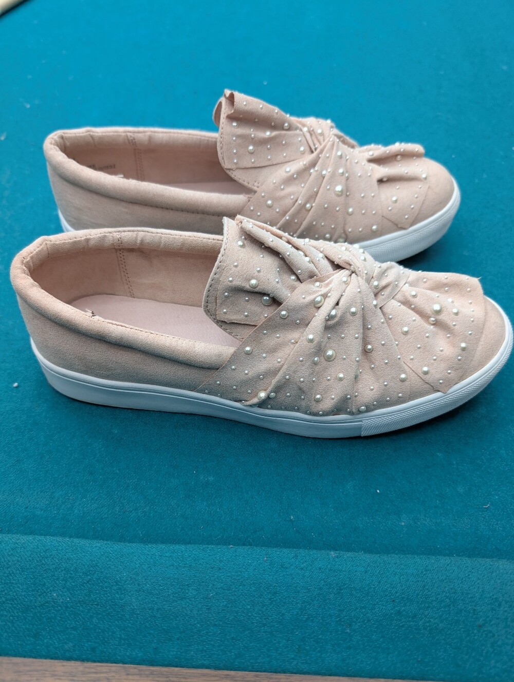 MIA Gwyneth Pearl Slip On Sneakers Dusty Pink Faux Suede Knotted Bow 7.5